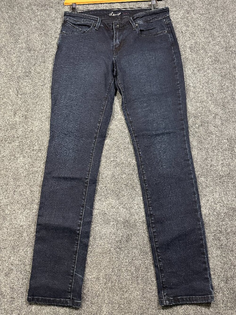 Levis Jeans Womens 30 Dark Wash Cotton Stretch Pockets Tapered Leg